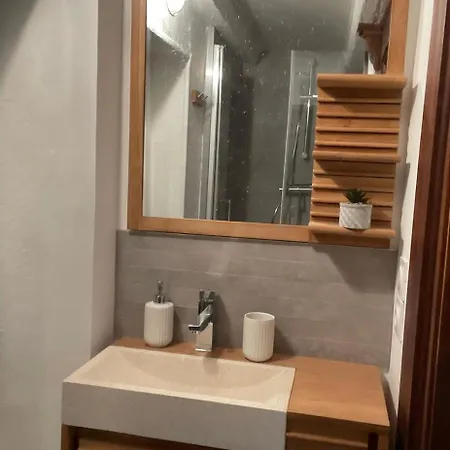 Appartement Plein De Charme - Coeur Vieille *
